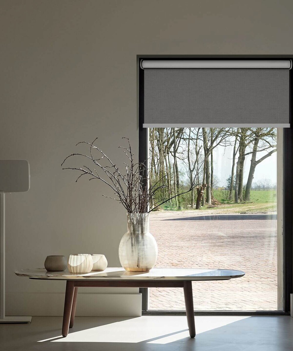 Notranji in zunanji screen roloji za okna in vrata