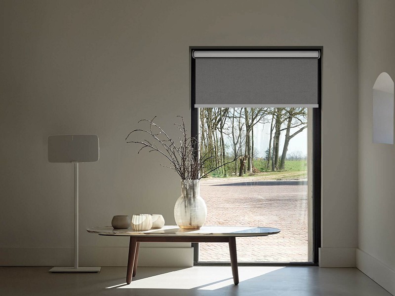 Notranji in zunanji screen roloji za okna in vrata