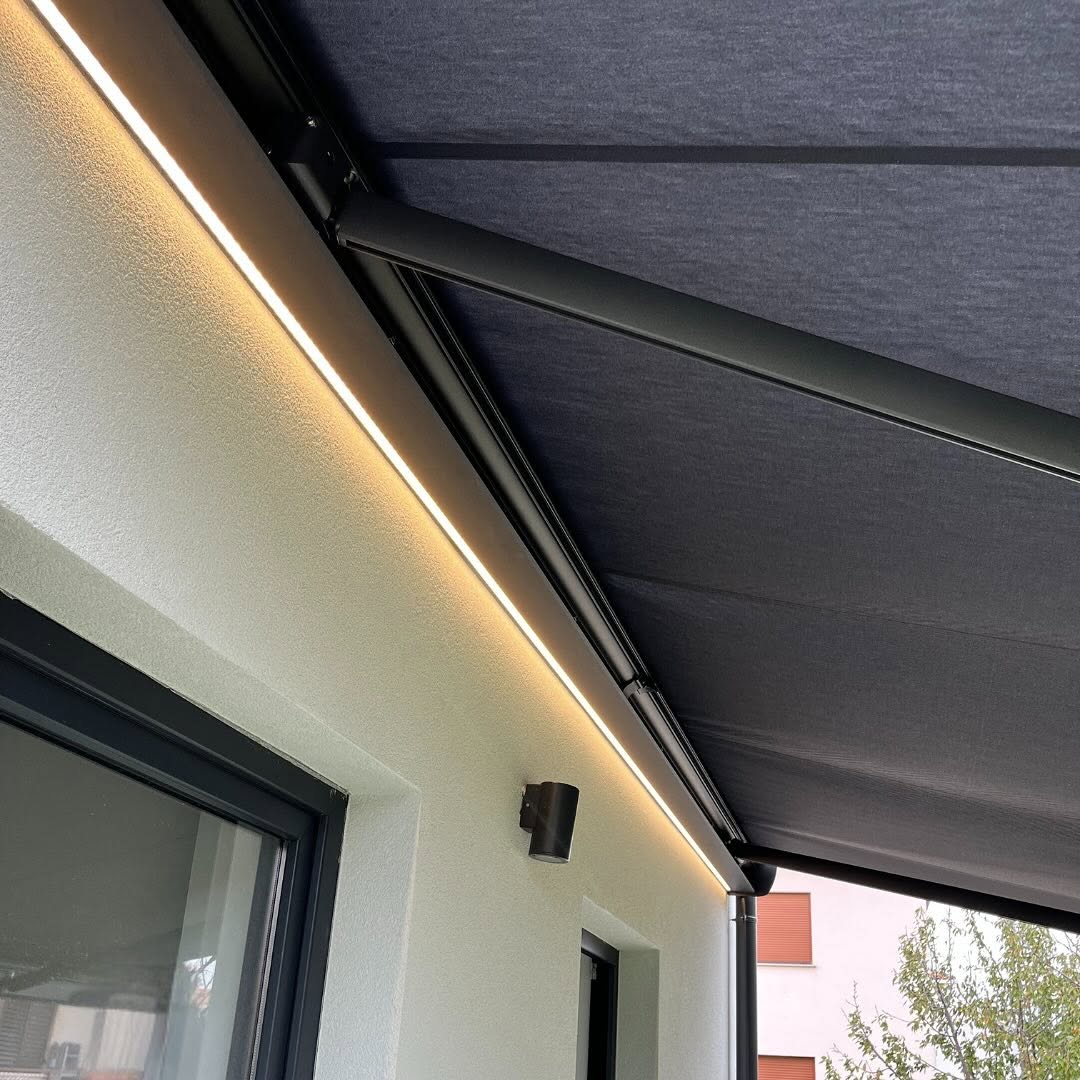 Tehrol tende z LED osvetlitvijo – zaščita pred soncem podnevi, čarobno vzdušje ponoči.  #tehrol #tende