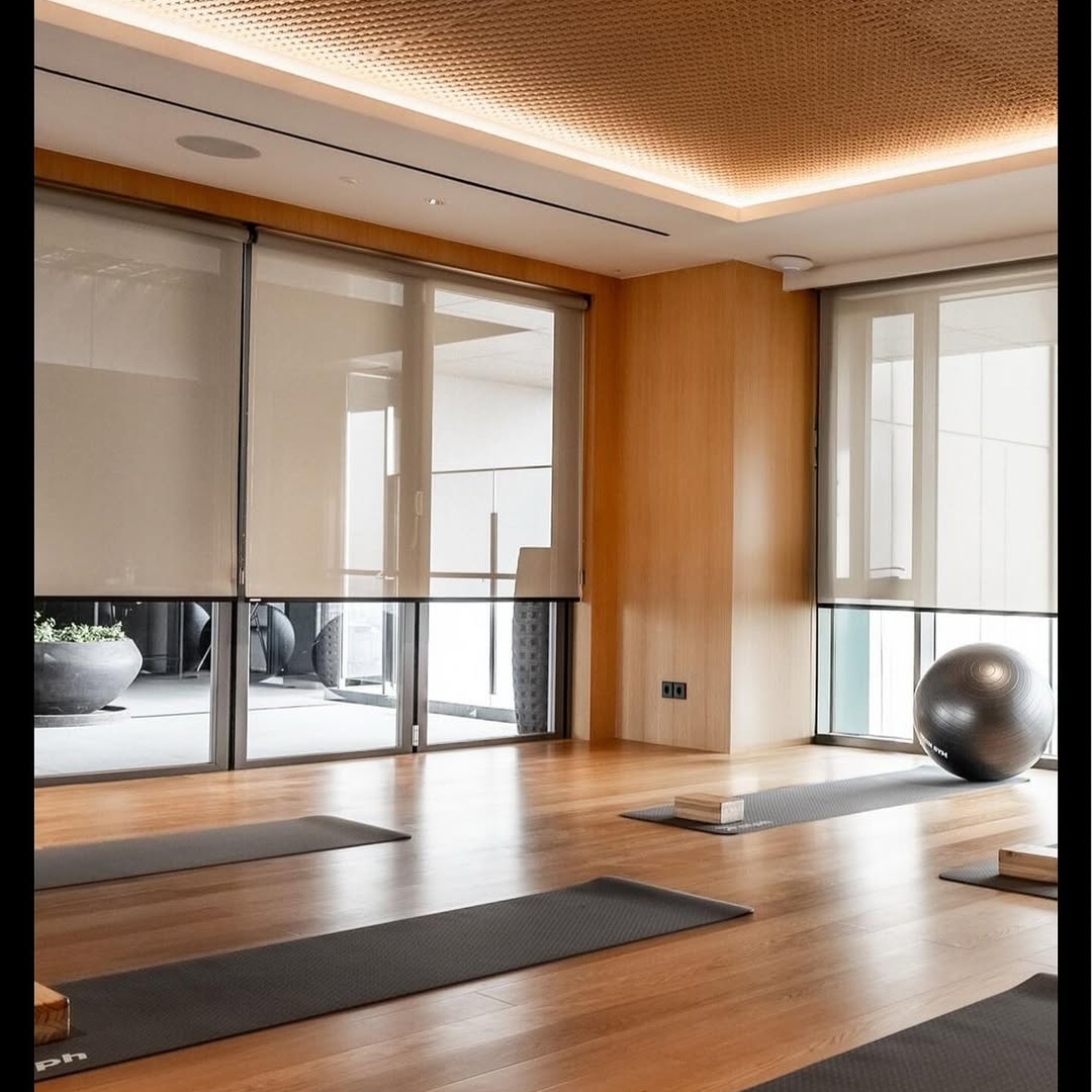 Naj bo prostor svetel, a zaščiten. Screen roloji filtrirajo svetlobo, ohranjajo razgled in poskrbijo, da je atmosfera vedno ravno prava.
Odlična izbira za spa in wellness prostore, telovadnice, pisarne in domove.
 
Želite posvet? Pišite nam v DM.  #r...