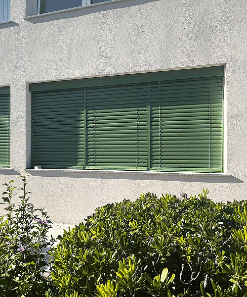 Drzno senčenje za poslovne objekte